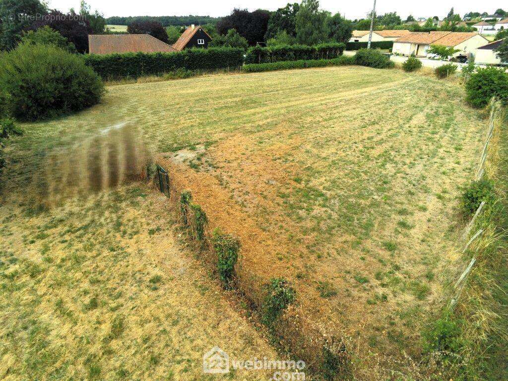 Terrain de 1875 m2, à viabiliser, - Terrain à LEIGNE-SUR-USSEAU