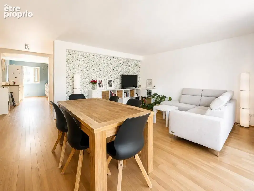 Appartement 6 pièces - Dernier étage - 4 Chambres - Bureau - Terrasse - Parking privé - Cave - Tram Ligne 4 - photo 2