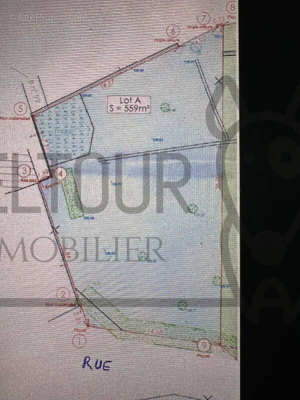 Terrain à CRECY-LA-CHAPELLE