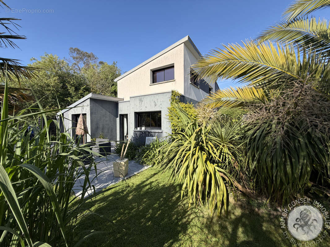 Maison à SAINT-JACUT-DE-LA-MER