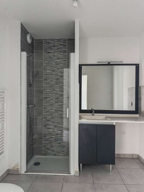 Appartement à BEAUZELLE