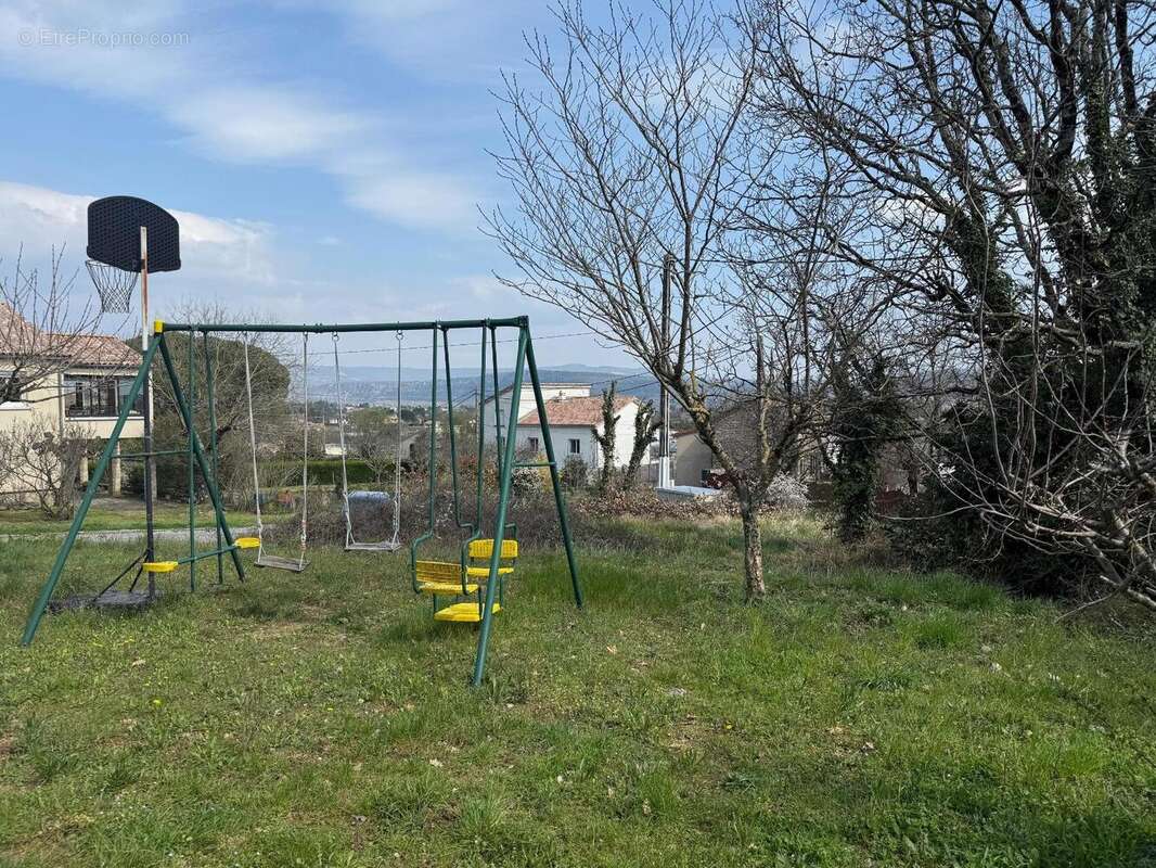   - Terrain à SAINT-ETIENNE-DE-FONTBELLON