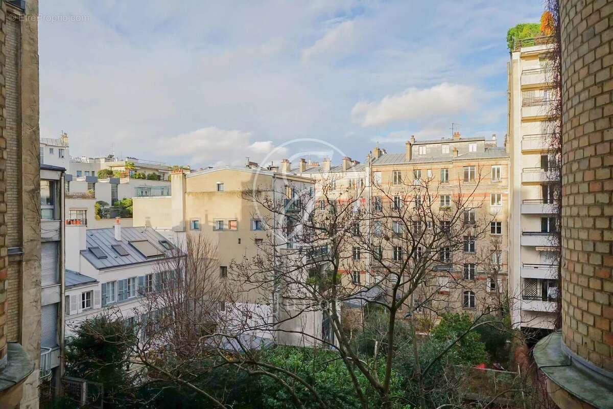 Appartement à PARIS-16E
