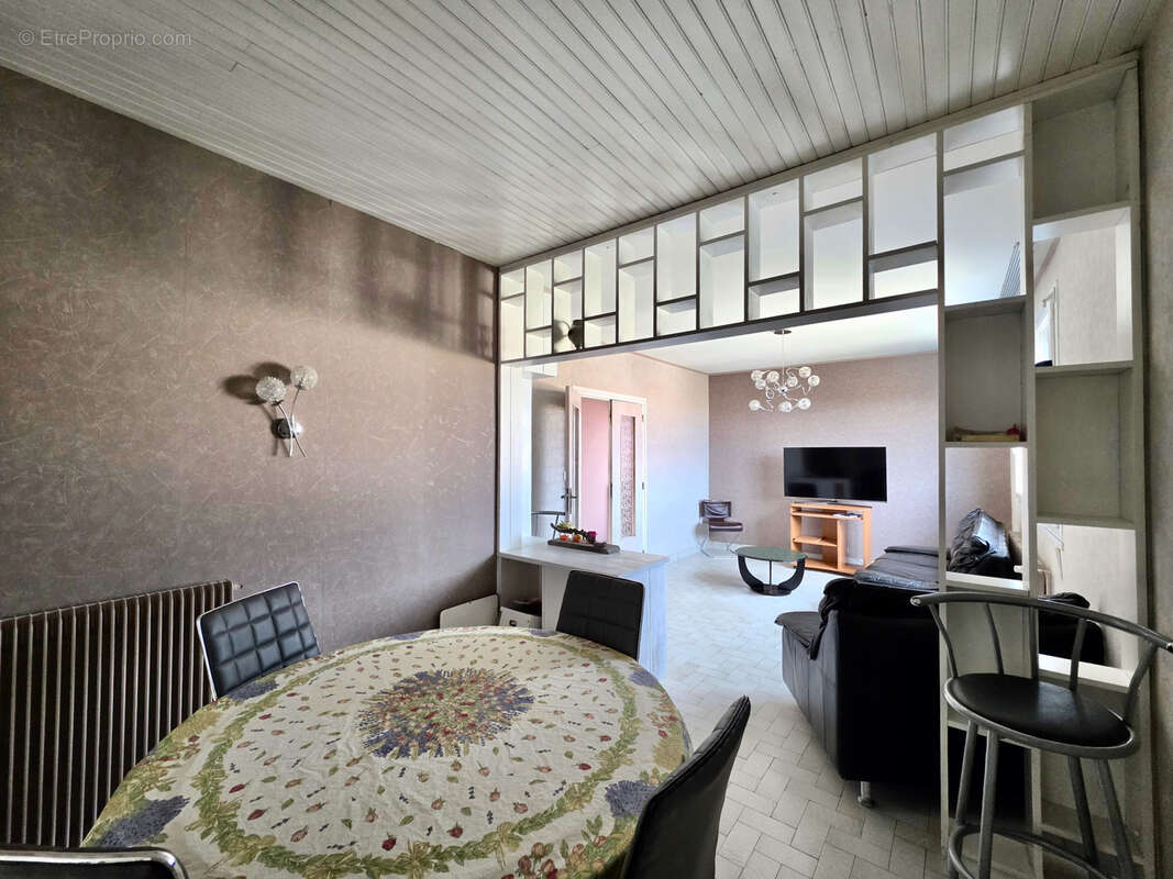 Maison à PERIGNAT-LES-SARLIEVE