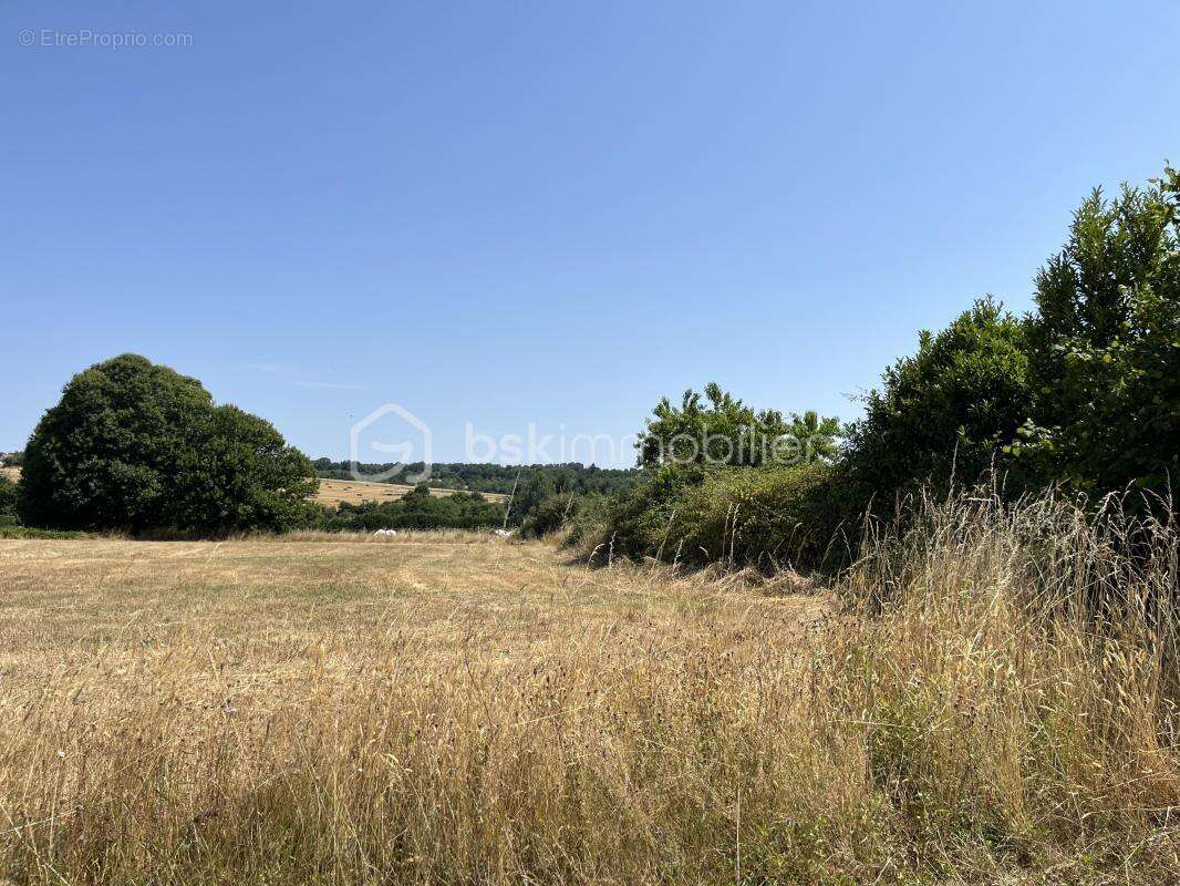 Terrain à JUMILHAC-LE-GRAND