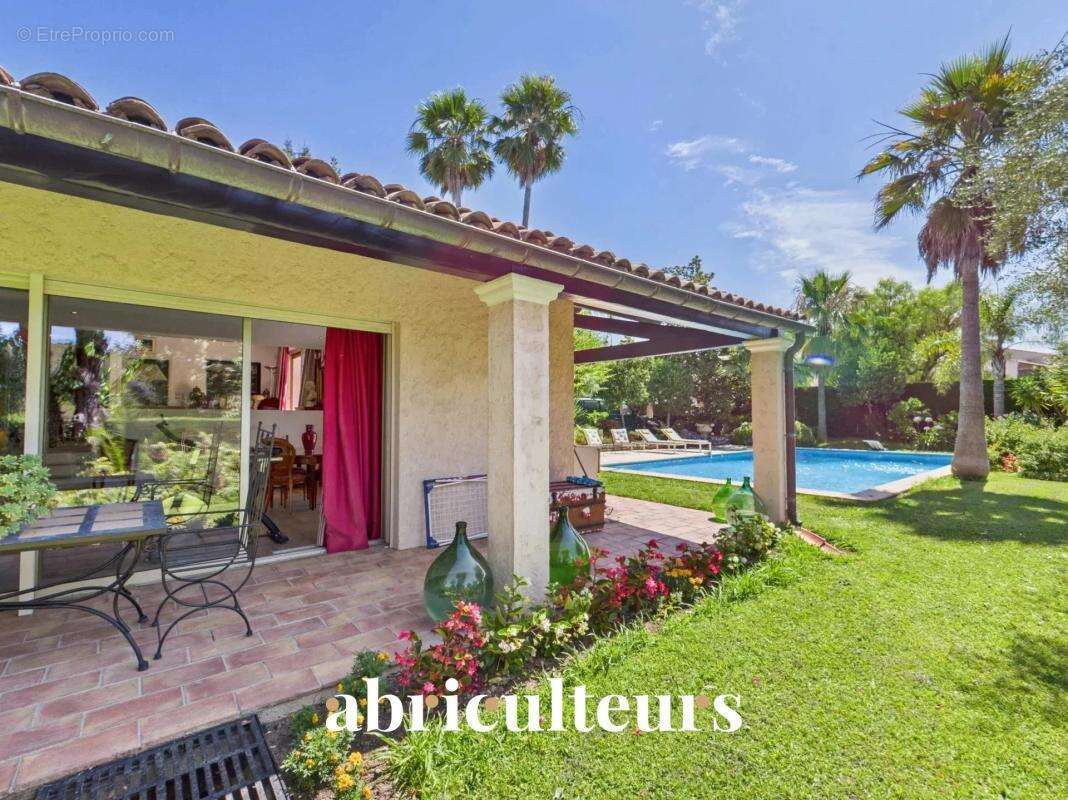 Maison familiale 5 chambres avec piscine et jardin en vente La Colle-sur-Loup (06480) - photo 11