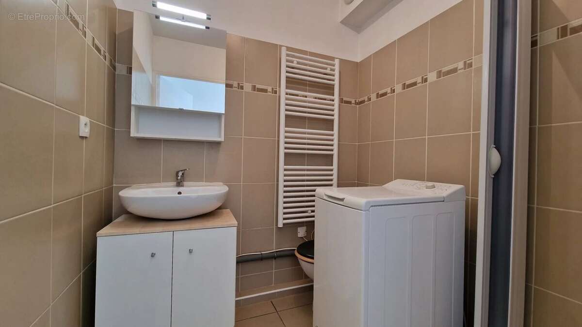 Appartement à SAINT-LAURENT-DU-VAR