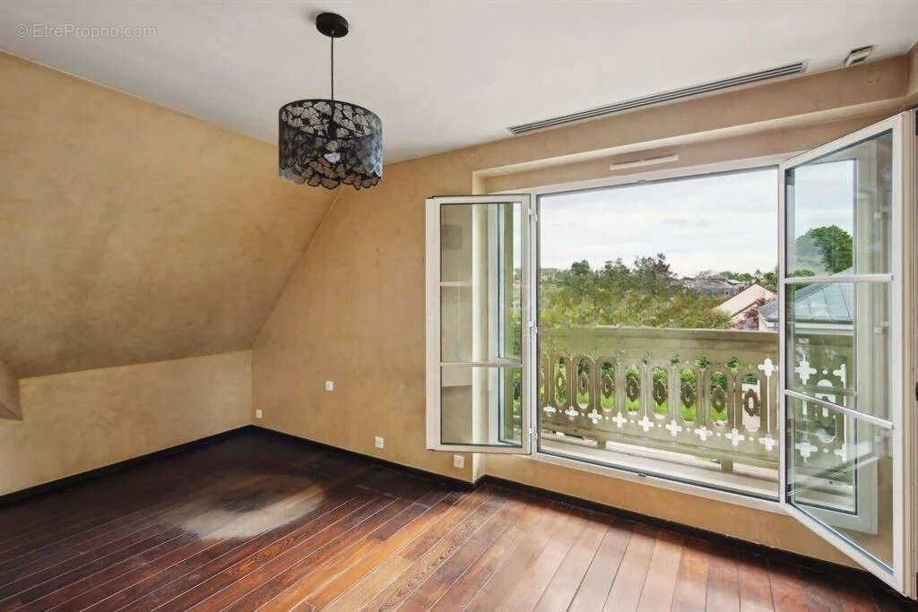 Maison à LA CELLE-SAINT-CLOUD