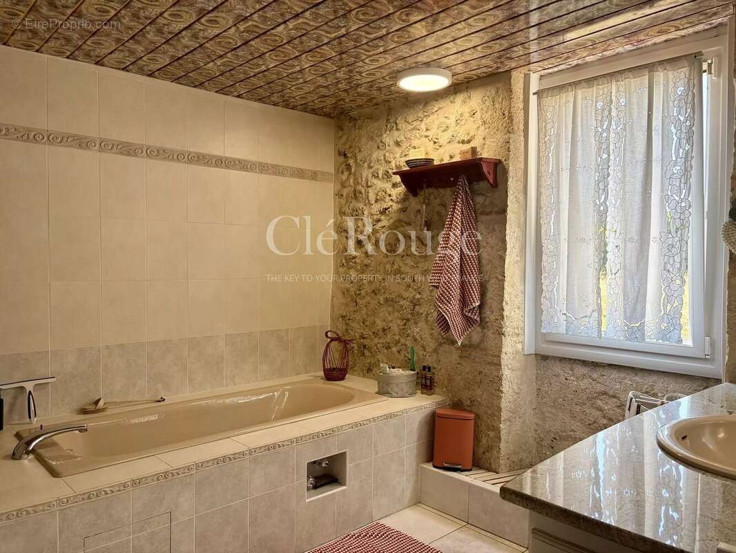Proche de Saint-Livrade-sur-Lot – Élégante propriété de caractère de 5 chambres avec piscine chauffée et superbe parc arboré - photo 22