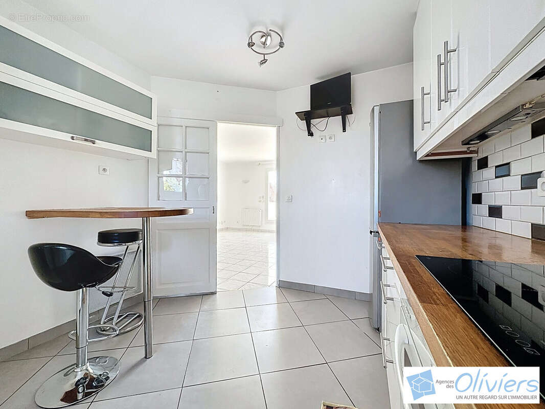 Appartement à VOISINS-LE-BRETONNEUX