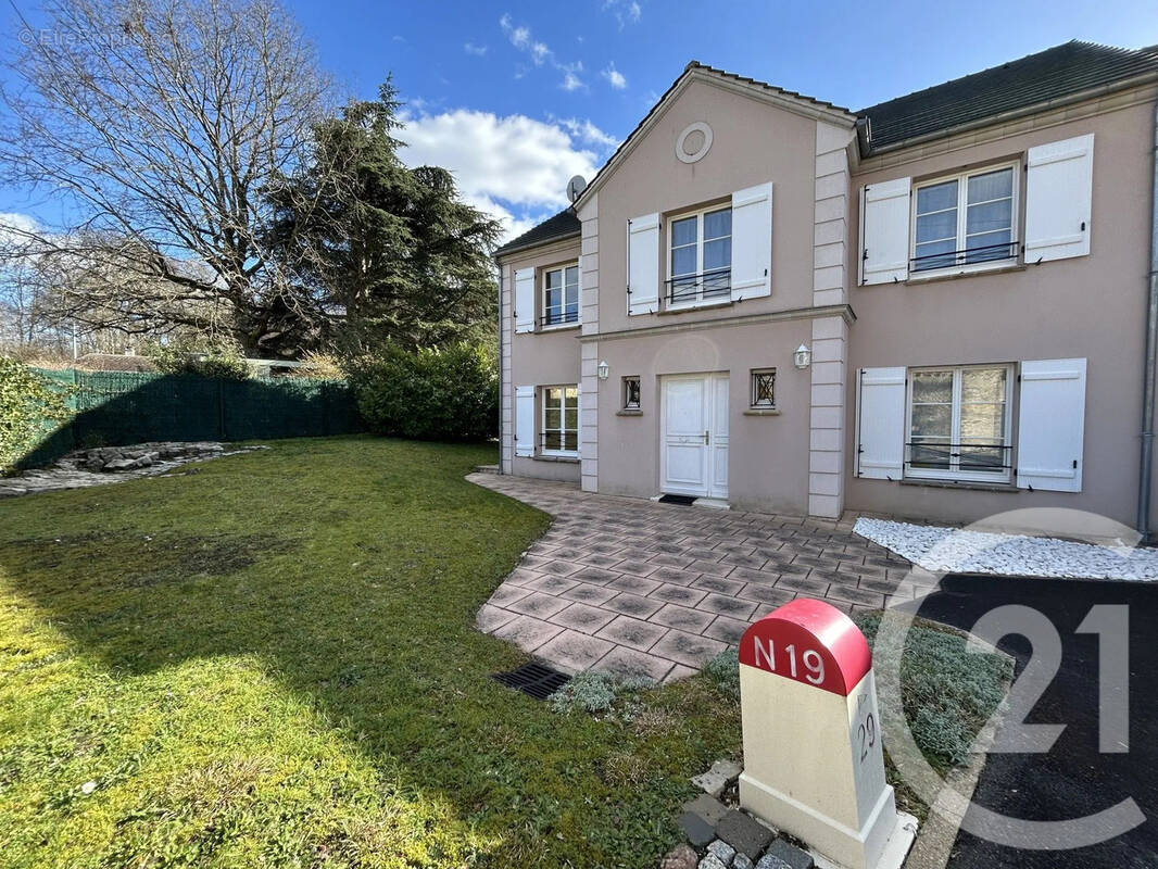 Maison à VULAINES-SUR-SEINE