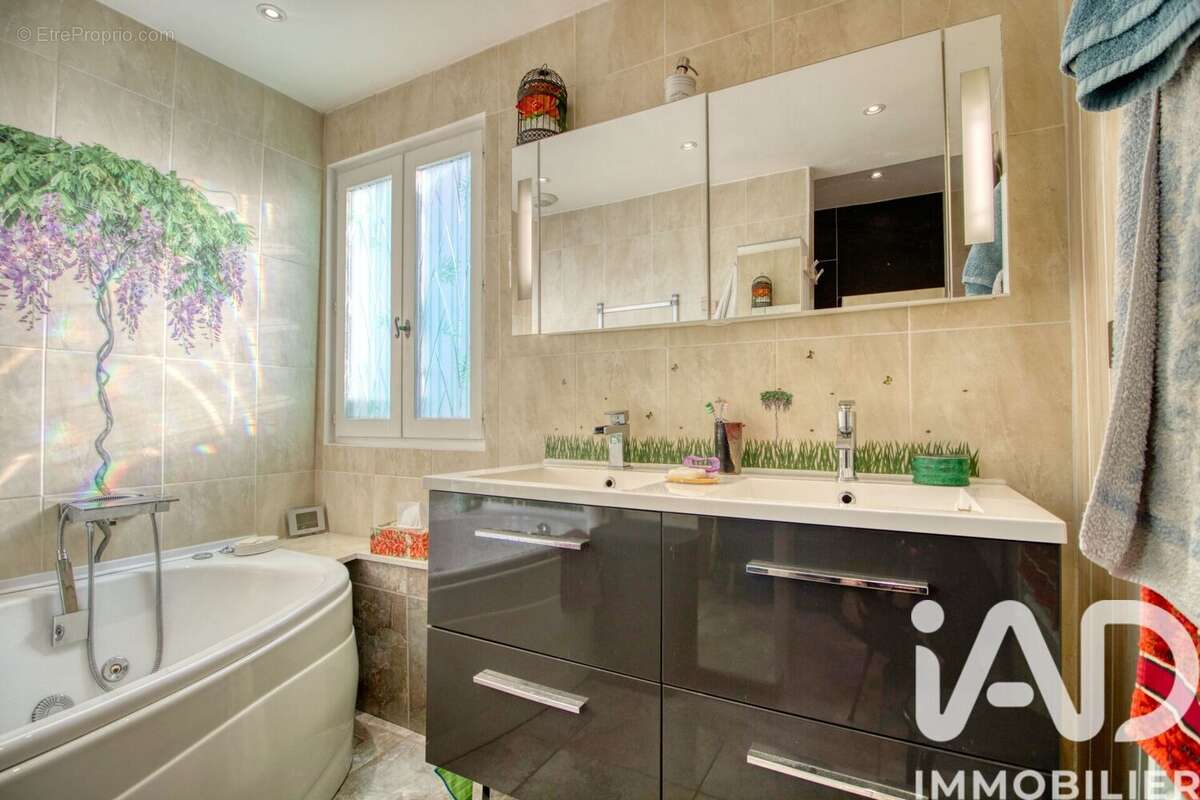 Photo 8 - Maison à SARTROUVILLE