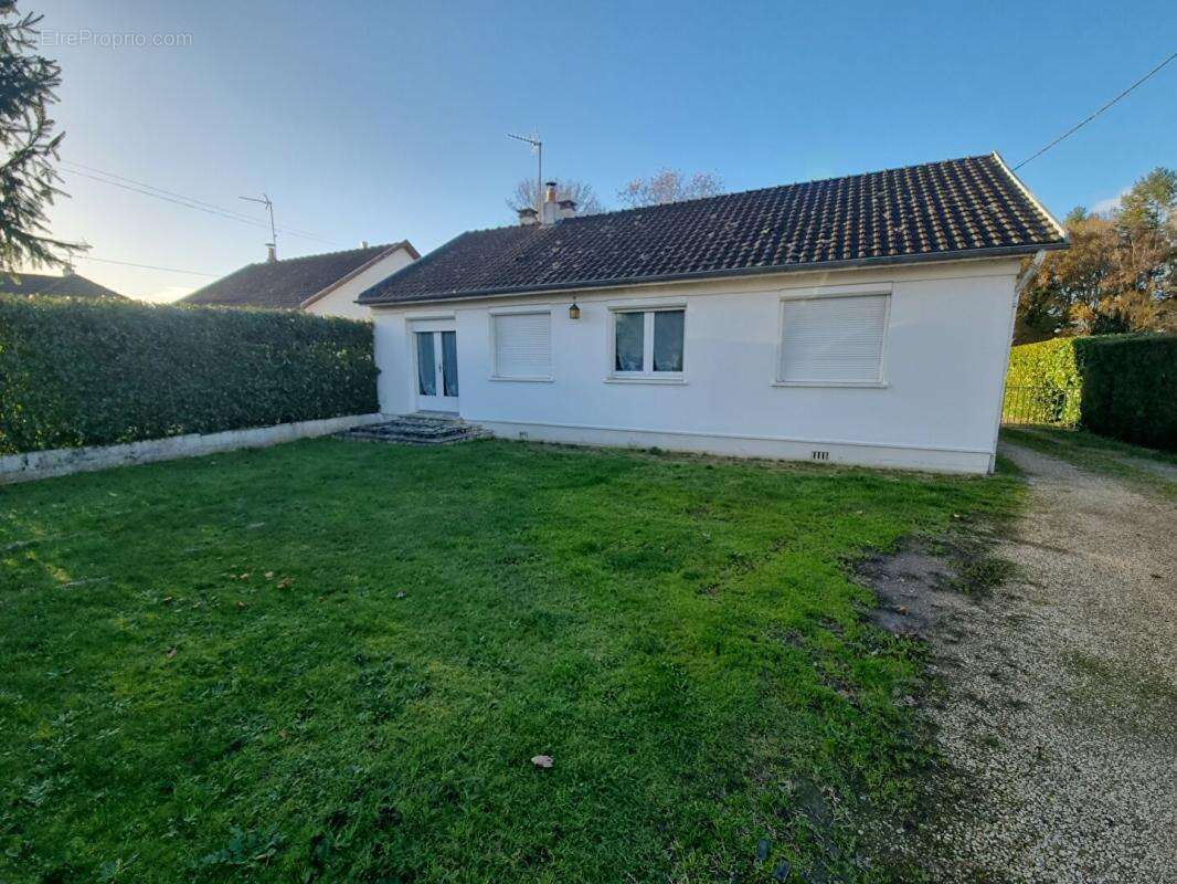 Maison à LES BORDES