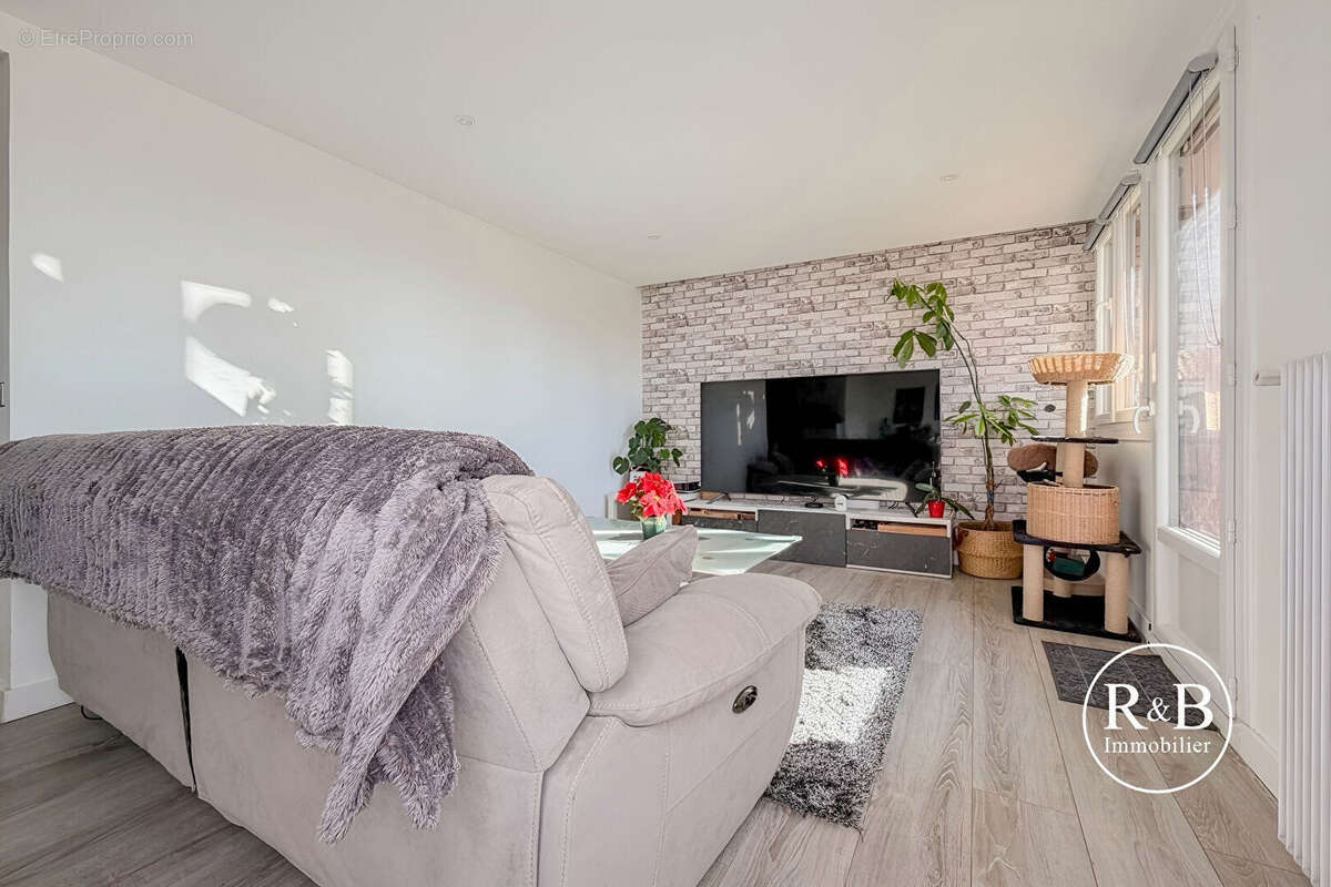 Appartement à LES CLAYES-SOUS-BOIS