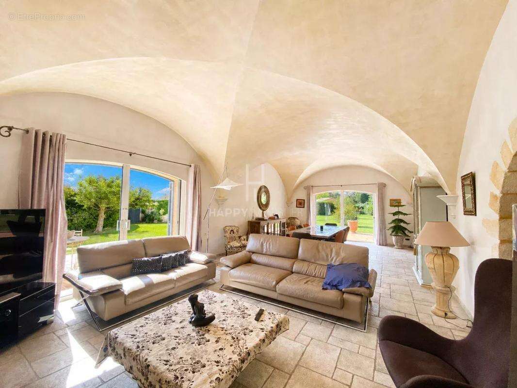 Maison à FONTVIEILLE