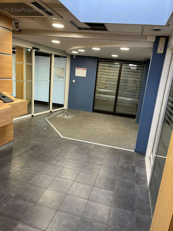 Commerce à VILLE-LA-GRAND