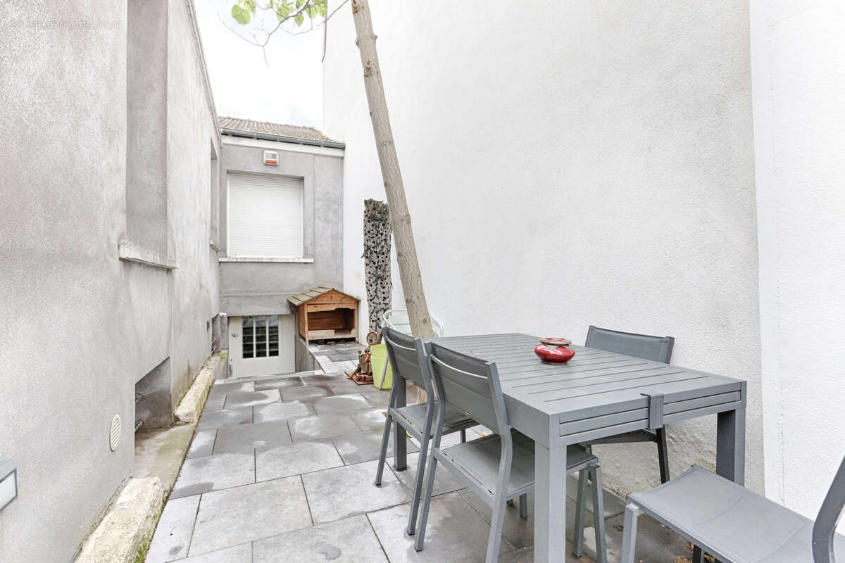 Autre à ASNIERES-SUR-SEINE