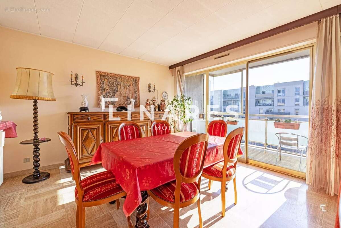Appartement à MARSEILLE-1E