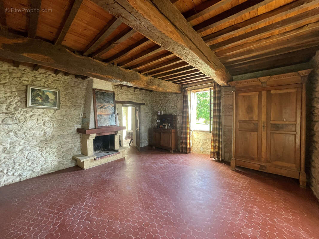Hameau entouré de chênes truffiers et de cèdres - photo 4