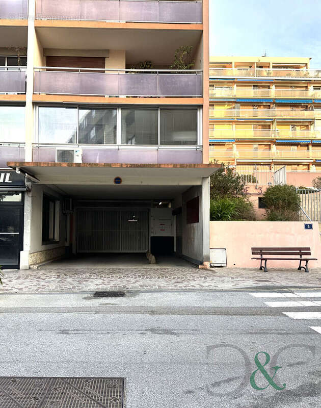 Parking à LE LAVANDOU