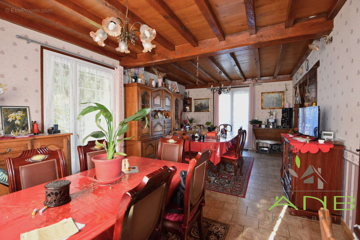 Maison à SAINT-PARDOUX-LA-RIVIERE