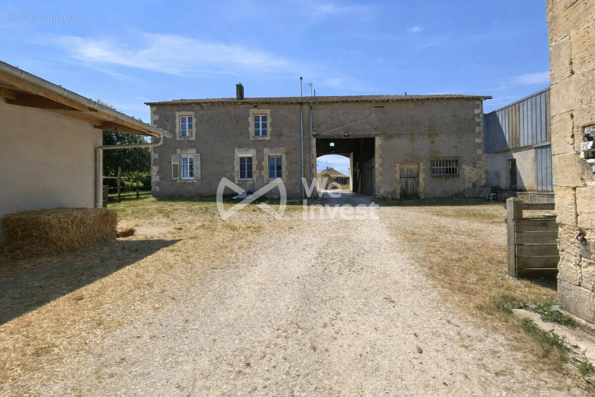 Maison à NUBECOURT
