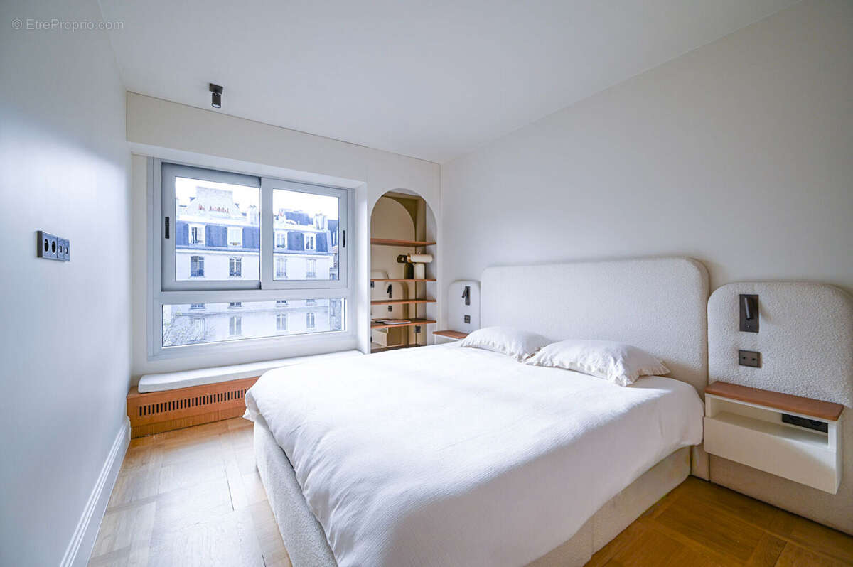 Appartement à PARIS-8E