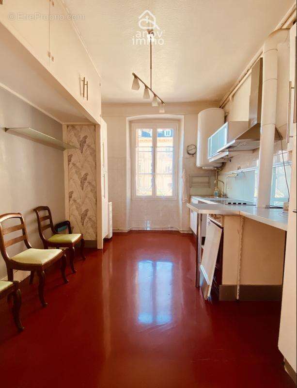 À Vendre   Charmant T3, 55m2 avec vue sur le château, avenue - photo 2