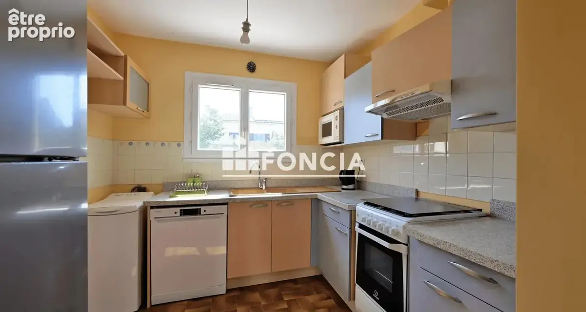 Raphèle ,maison 106 M2 en R+1 comprenant pièce à vivre, cuisine, sdb, 4 chambres, toilette, terrasse ,garage, jardin - photo 5