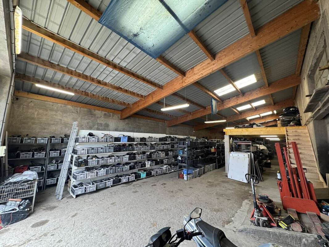 Commerce à COLOMBIERS