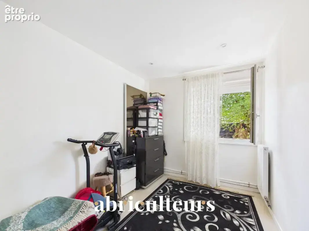 Maison familiale de plain pied - 5 chambres - 134 m²  - avec jardin, terrasse et 3 stationnements — Bezons - photo 12
