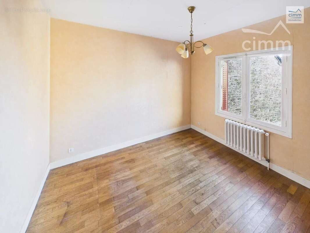 Maison à BOURG-DES-COMPTES