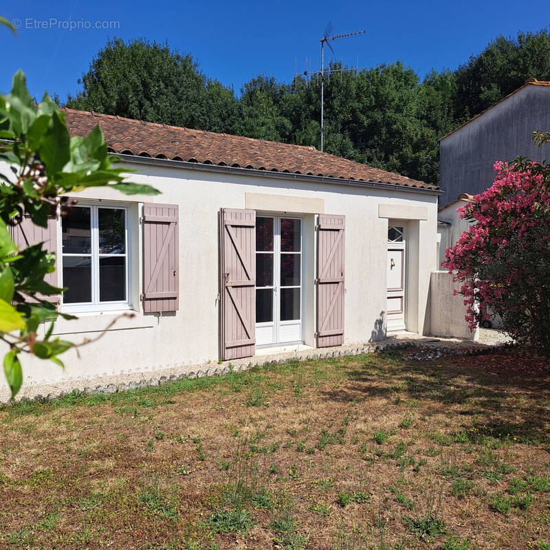 Maison à SURGERES