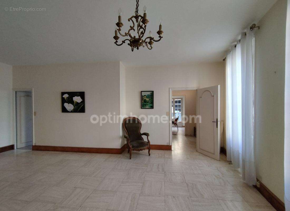 En Charente, ANGOULEME. Maison 145 m², 4 chambres, jardin clos 830 m² et grand garage - photo 3