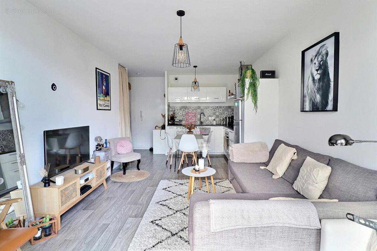 Appartement à FLEURY-MEROGIS