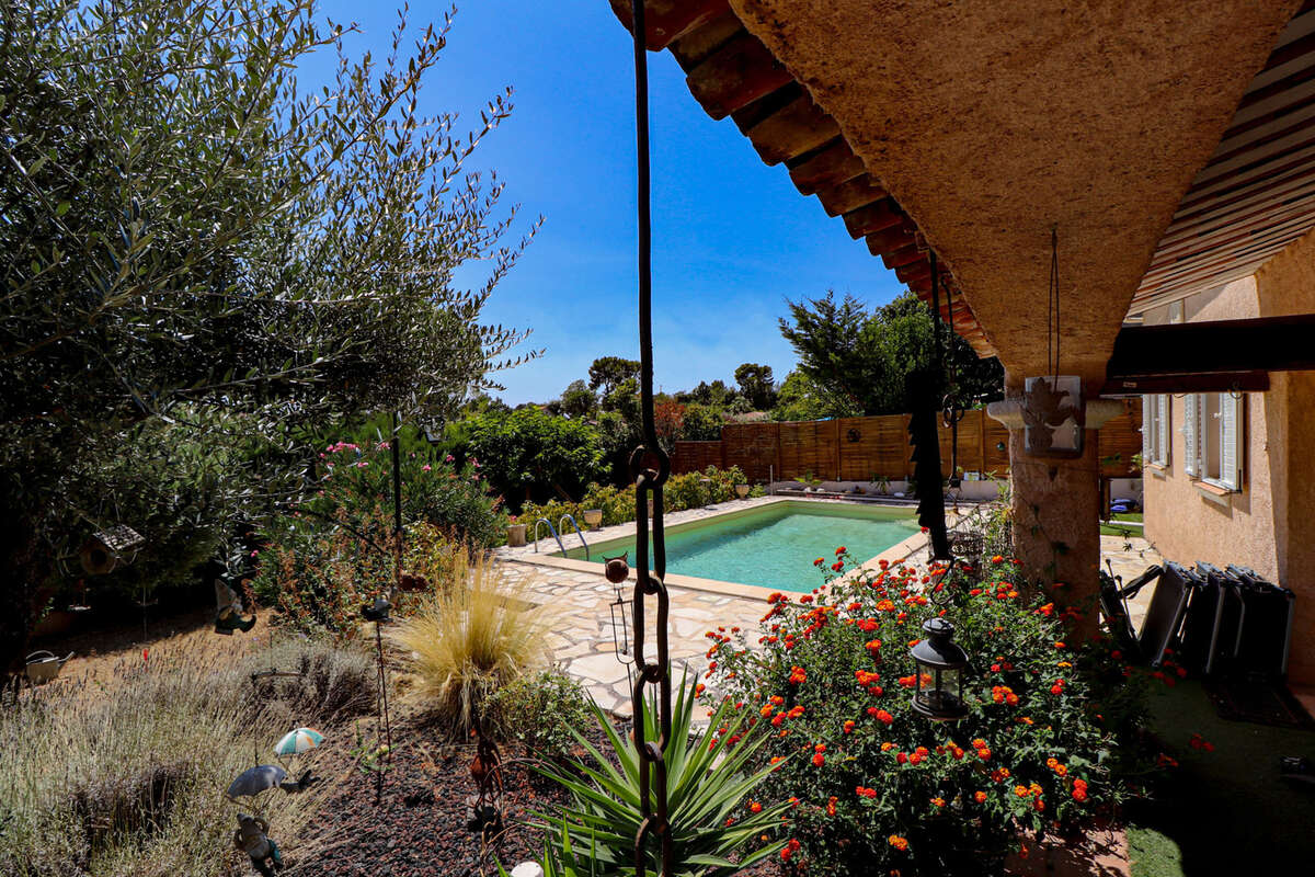 Flayosc exclusivite villa 136m2 3 chambres sur terrain 900m2 avec piscine - photo 10