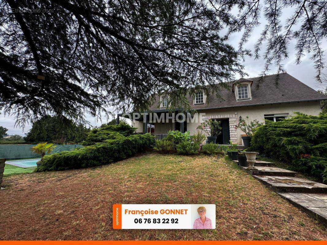 Maison 215 m² - 5 chambres - Terrain 4 200 m² - Piscine - 257 000 € - SAINT PIERRE LES ETIEUX - 18200 - photo 16