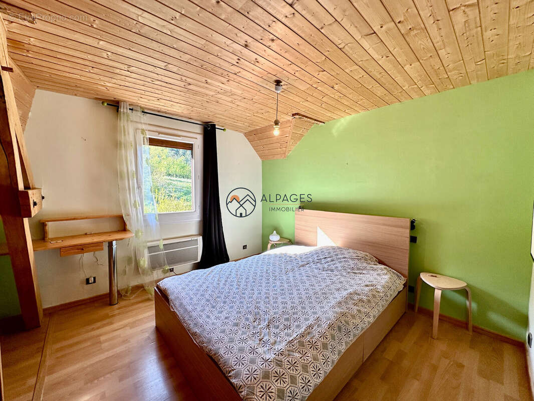 Chambre verte - Maison à SAINT-ANDRE-D&#039;EMBRUN