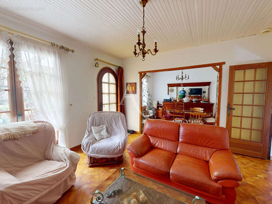 Maison à COUBRON