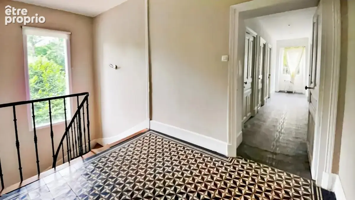 Maison de 9 pièces de 230m² en vente à Blanzy - Idéal pour les familles - photo 10