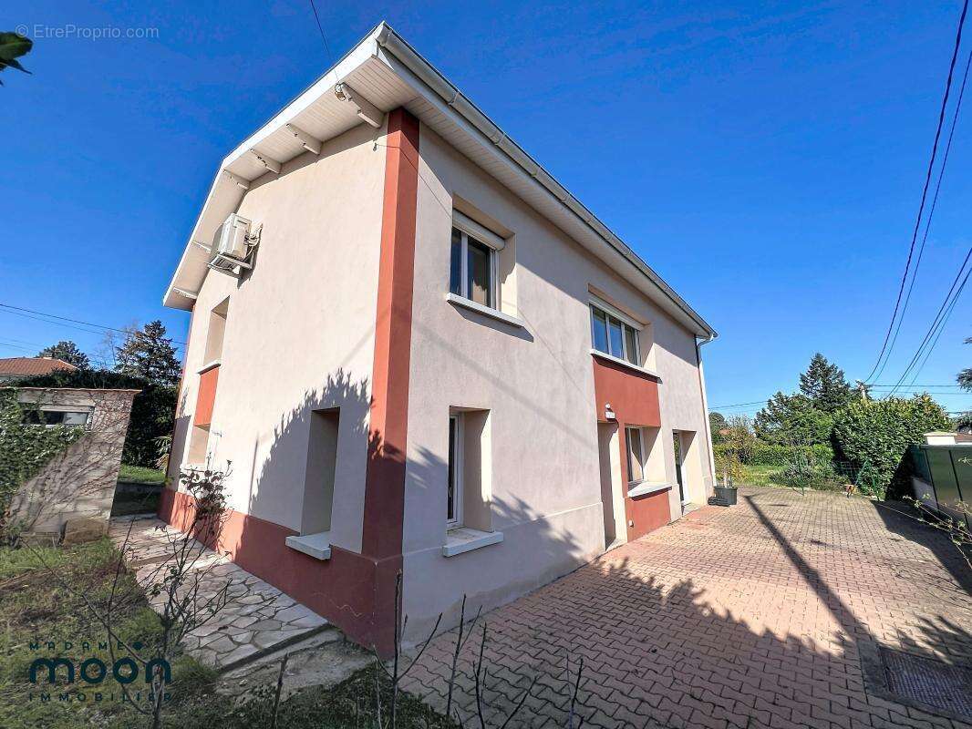 Maison à SAINT-GENIS-LAVAL