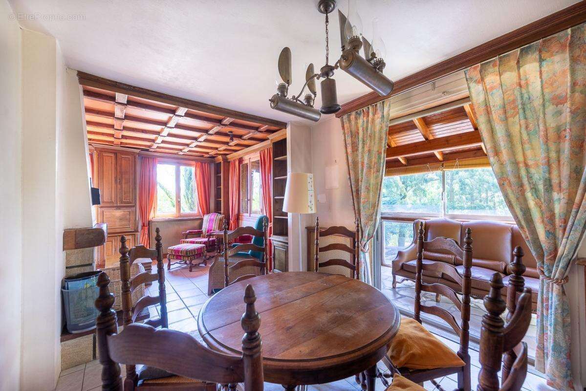 HURIGNY – Chalet suisse d'exception de 110m² sur 2 400 m² de terrain sans vis-à-vis – Fort potentiel de rénovation ! - photo 9