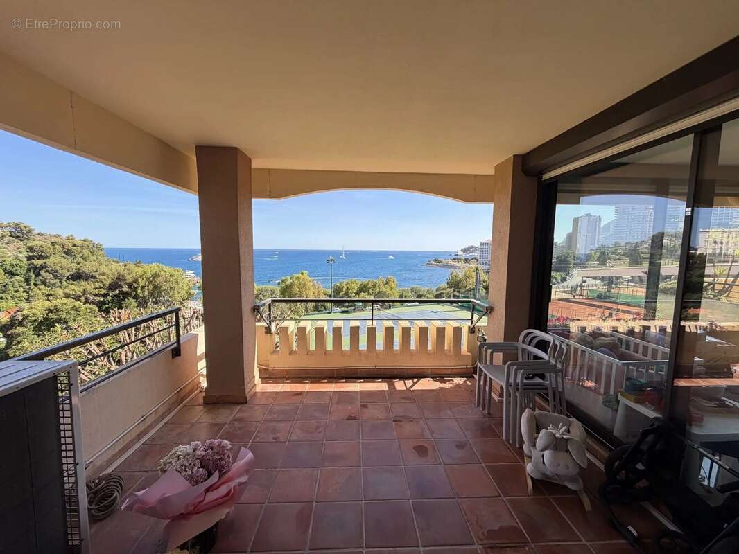Immobilier Roquebrune Cap Martin, quartier Vigie - Appartement Trois Pièces à Vendre avec Vue Mer Panoramique - photo 3