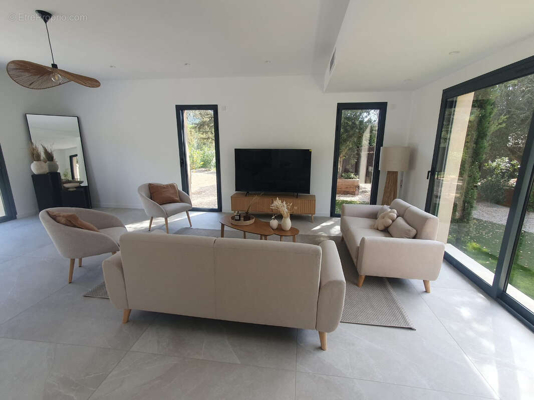 Maison à PLAN-DE-LA-TOUR