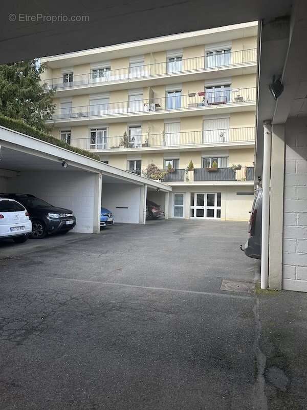 Appartement à BUC