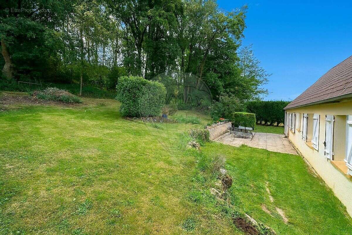 Maison à MONTREUIL-AUX-LIONS