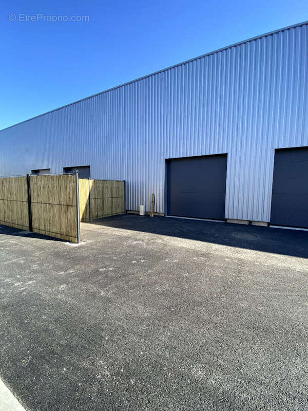 Commerce à TREILLIERES