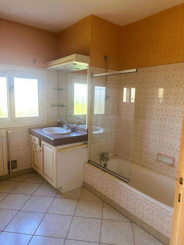 Maison à SAINT-MACAIRE-EN-MAUGES