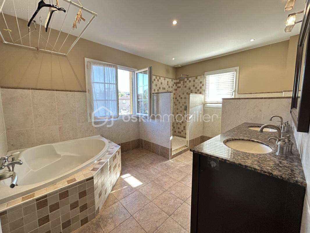 Maison à LA VERPILLIERE