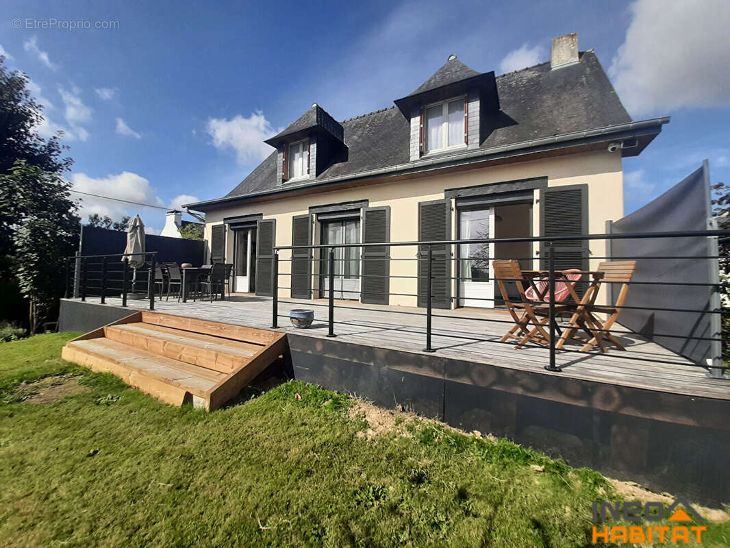 Maison à MONTREUIL-LE-GAST